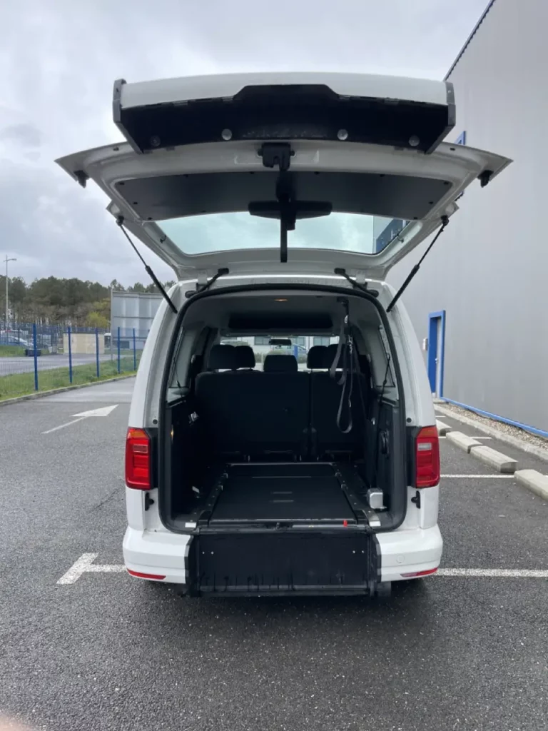 VBM : VW Caddy véhicule tpmr d’occasion pour particulier ou professionnel avec boite automatique pour transport pmr en sécurité, spacieux et confortable