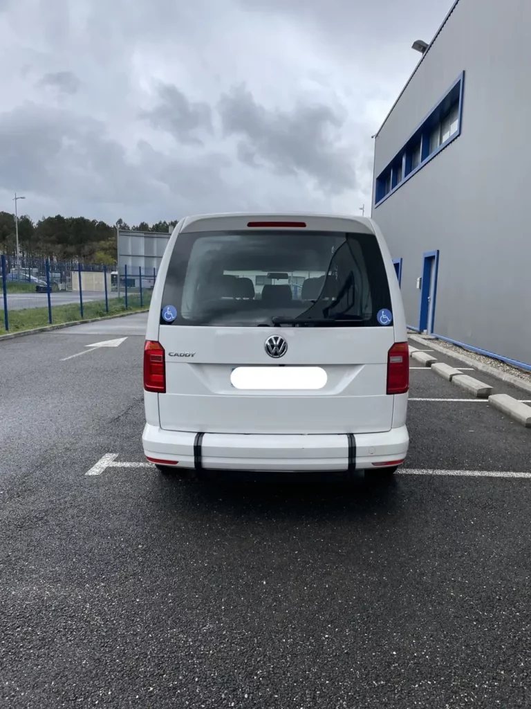 VBM : VW Caddy véhicule tpmr d’occasion pour particulier ou professionnel avec boite automatique pour transport pmr en sécurité, spacieux et confortable