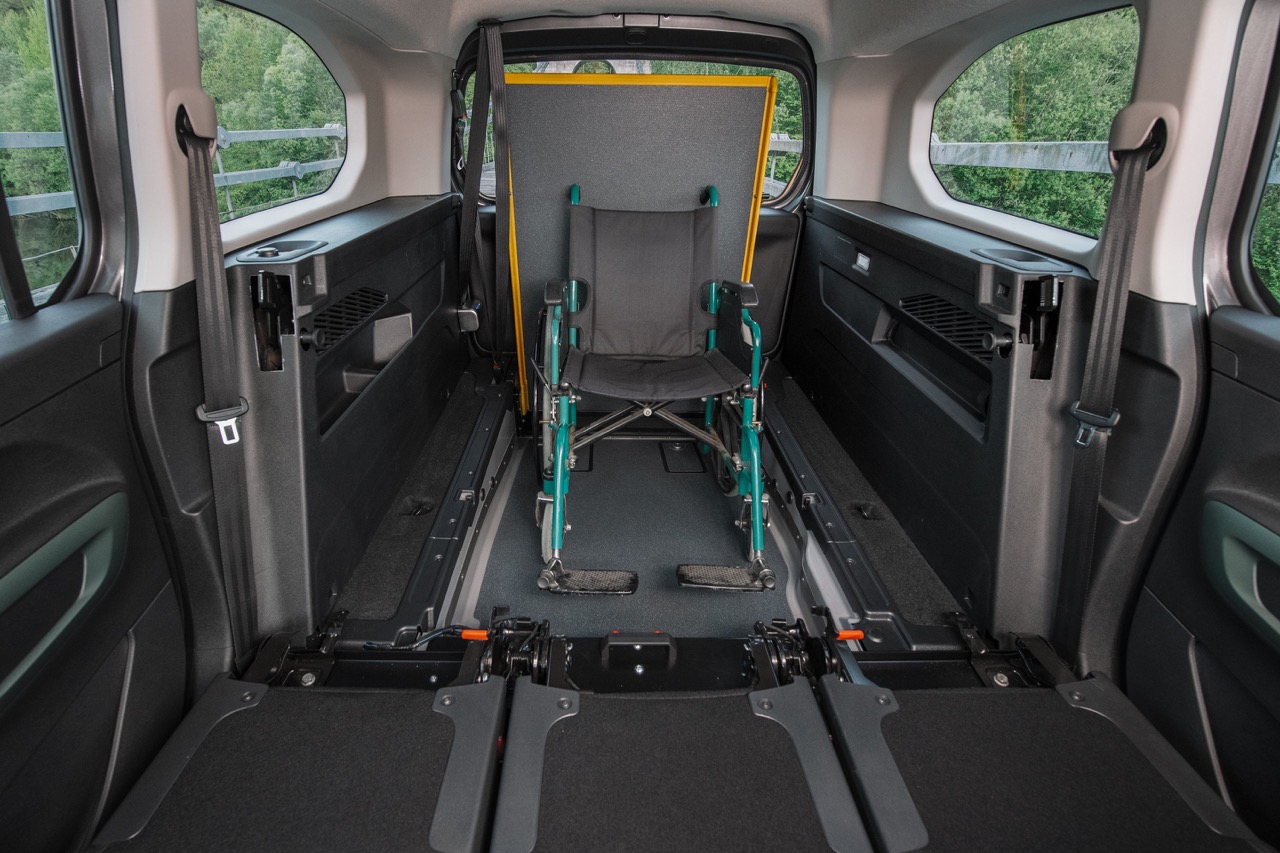 PEUGEOT CITROEN véhicule tpmr neuf ou d’occasion pour particulier ou professionnel avec boite automatique ou manuelle pour transport pmr en sécurité, spacieux et confortable