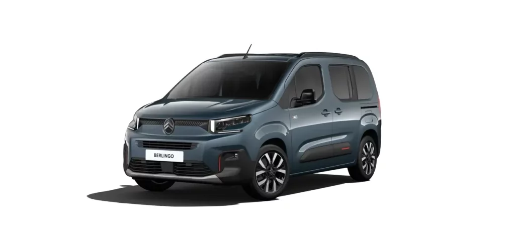 VBM : Citroën Berlingo TPMR 2024 vue de la face avant gauche fond blanc de couleur bleu