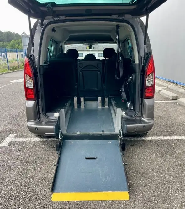 VBM : PEUGEOT Partner Véhicule tpmr d’occasion pour particulier ou professionnel avec boite automatique pour transport pmr en sécurité, spacieux et confortable