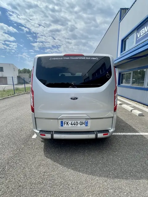 VBM : FORD Tourneo Custom Véhicule tpmr d’occasion pour particulier ou professionnel avec boite automatique pour transport pmr en sécurité, spacieux et confortable