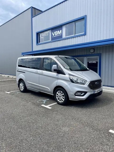 VBM : FORD Tourneo Custom Véhicule tpmr d’occasion pour particulier ou professionnel avec boite automatique pour transport pmr en sécurité, spacieux et confortable