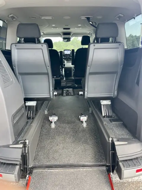 VBM : FORD Tourneo Custom Véhicule tpmr d’occasion pour particulier ou professionnel avec boite automatique pour transport pmr en sécurité, spacieux et confortable