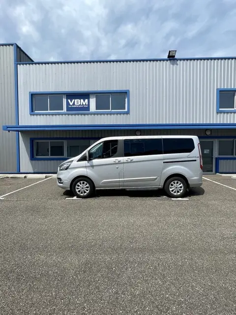 VBM : FORD Tourneo Custom Véhicule tpmr d’occasion pour particulier ou professionnel avec boite automatique pour transport pmr en sécurité, spacieux et confortable