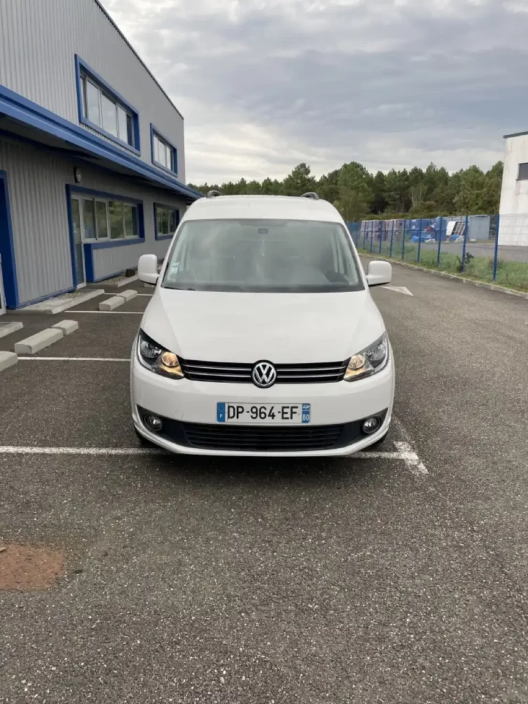 VBM : VW Caddy véhicule tpmr d’occasion pour particulier ou professionnel avec boite automatique pour transport pmr en sécurité, spacieux et confortable