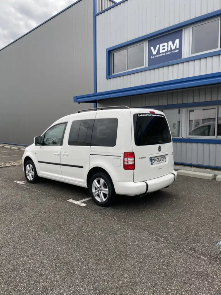 VBM : VW Caddy véhicule tpmr d’occasion pour particulier ou professionnel avec boite automatique pour transport pmr en sécurité, spacieux et confortable