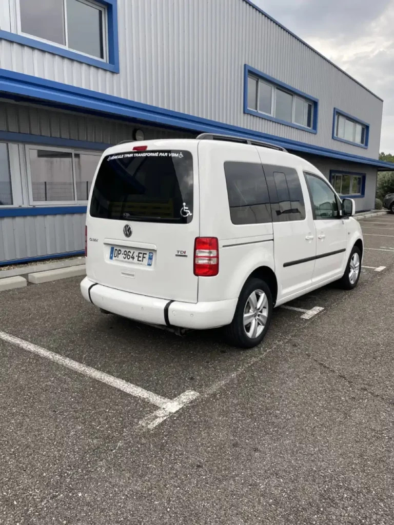 VBM : VW Caddy véhicule tpmr d’occasion pour particulier ou professionnel avec boite automatique pour transport pmr en sécurité, spacieux et confortable