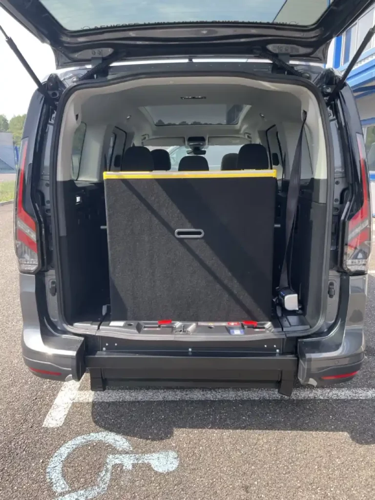 VBM : FORD Tourneo Grand Connect TPMR ACTIVE Boite Automatique XL Api PMR