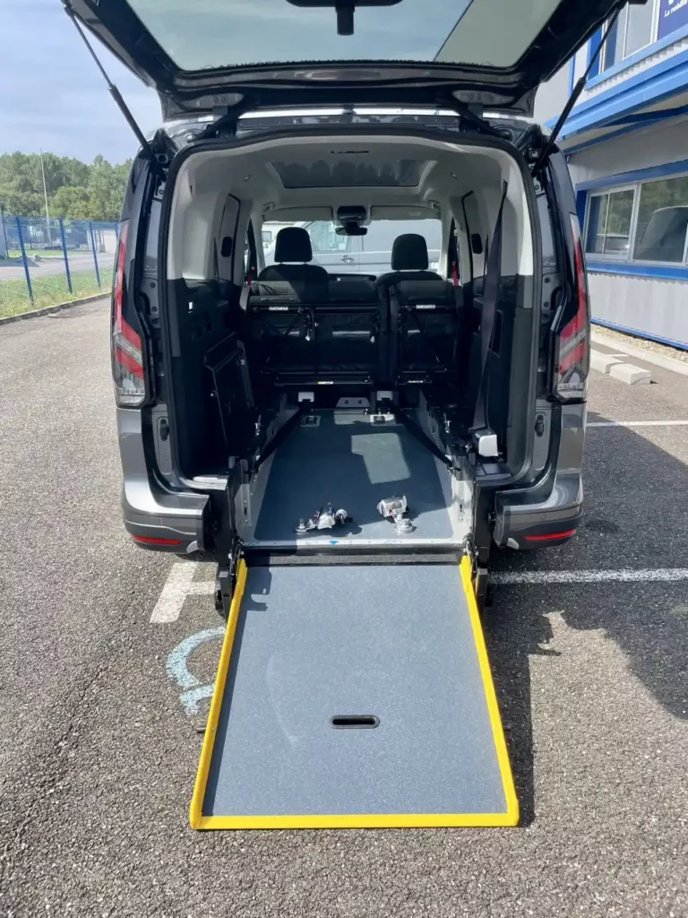 VBM : FORD Tourneo Grand Connect TPMR ACTIVE Boite Automatique XL Api PMR