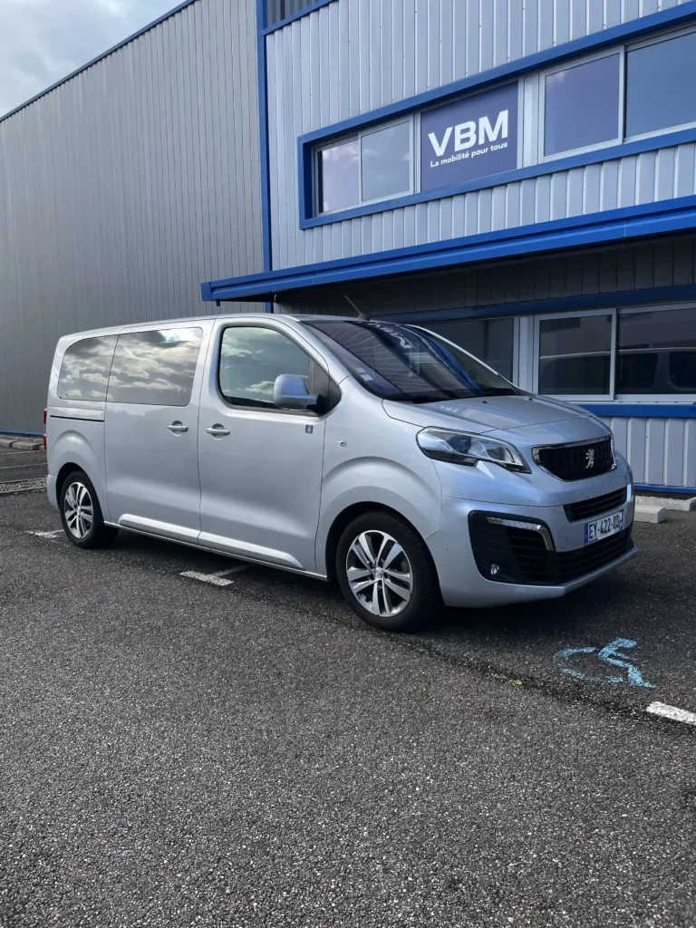 VBM : Peugeot TRAVELLER décaissement MAURICE vue de 3/4 avant gauche