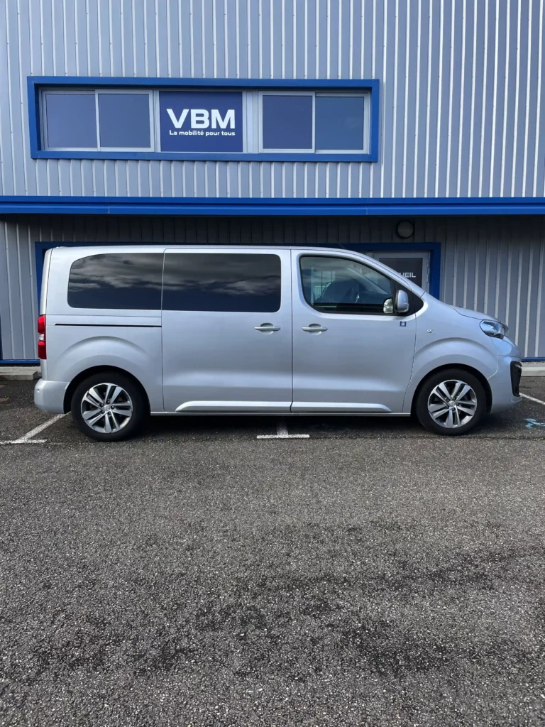 VBM : Peugeot TRAVELLER décaissement MAURICE vue droite proche