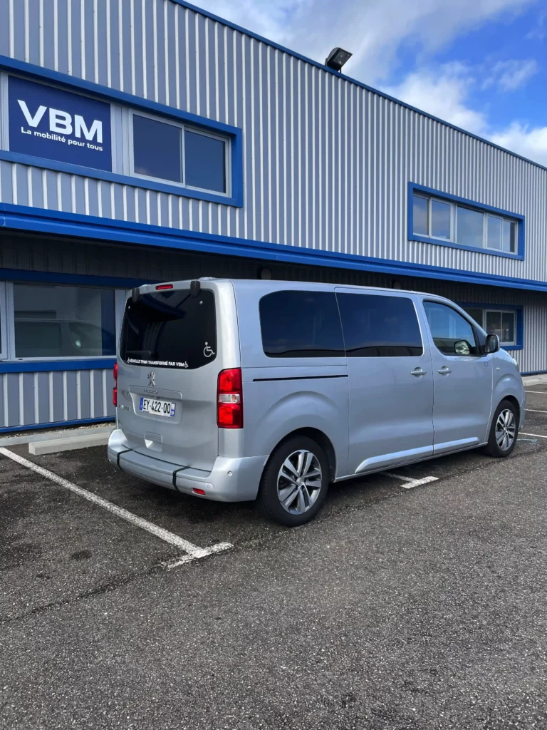 VBM : Peugeot TRAVELLER décaissement MAURICE vue de 3/4 arrière droit