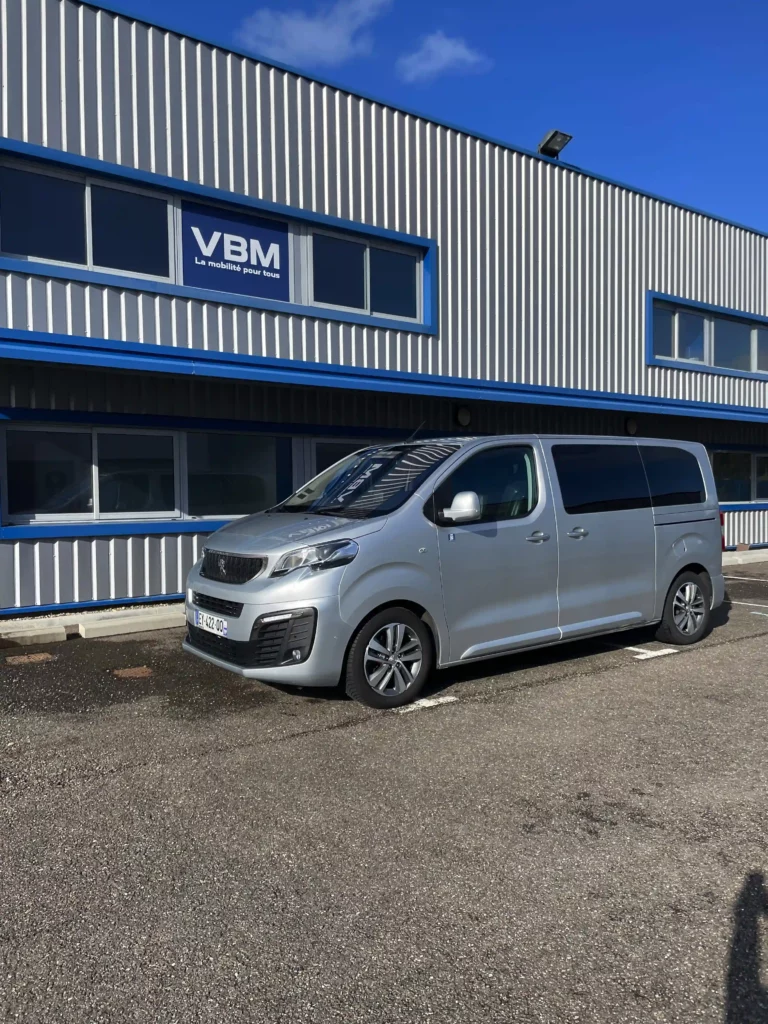 VBM : Peugeot TRAVELLER décaissement MAURICE vue de 3/4 avant gauche