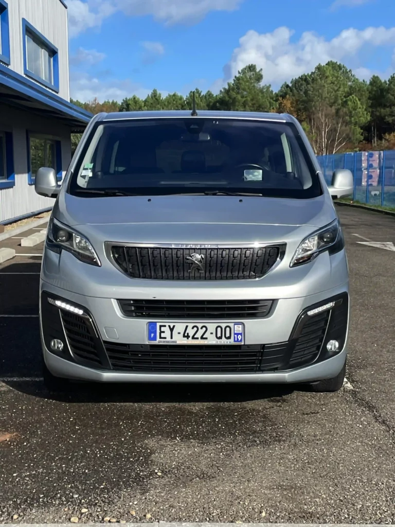 VBM : Peugeot TRAVELLER décaissement MAURICE vue de la face avant