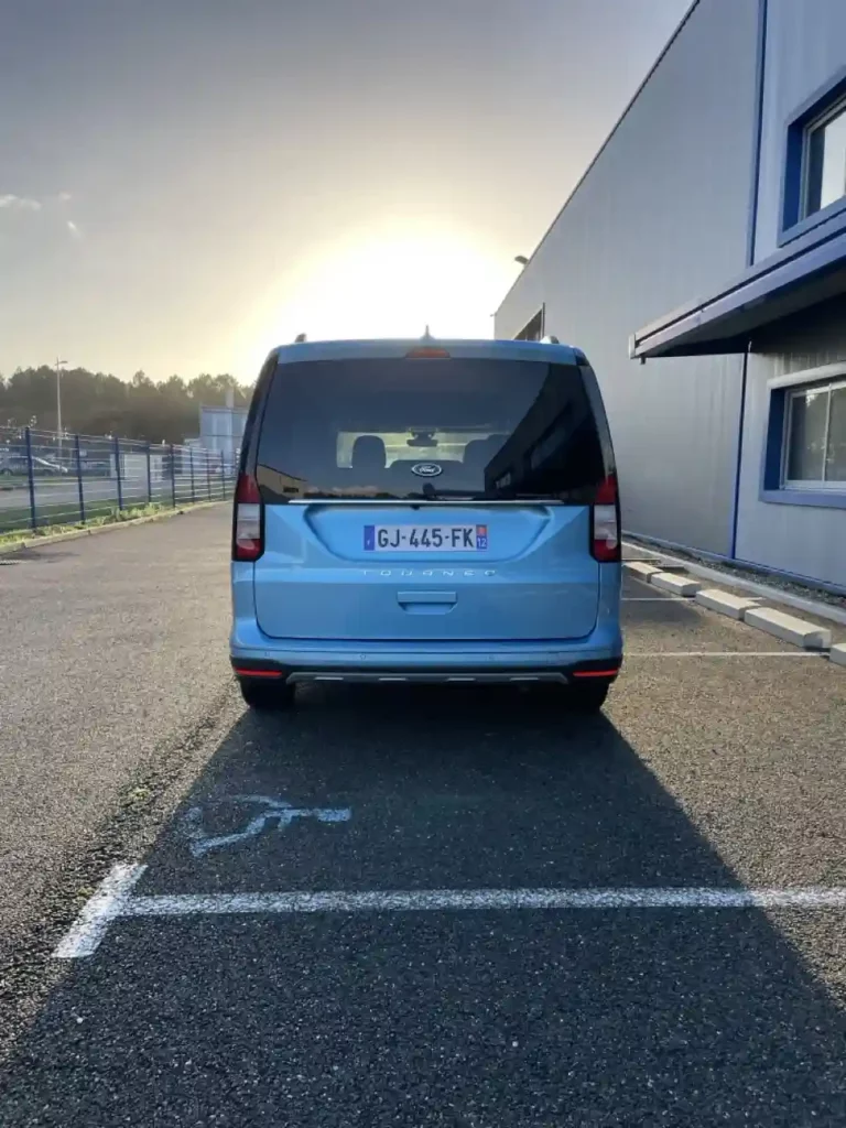 VBM : FORD Tourneo Connect TPMR 5+1 Kit API XL vue de derrière