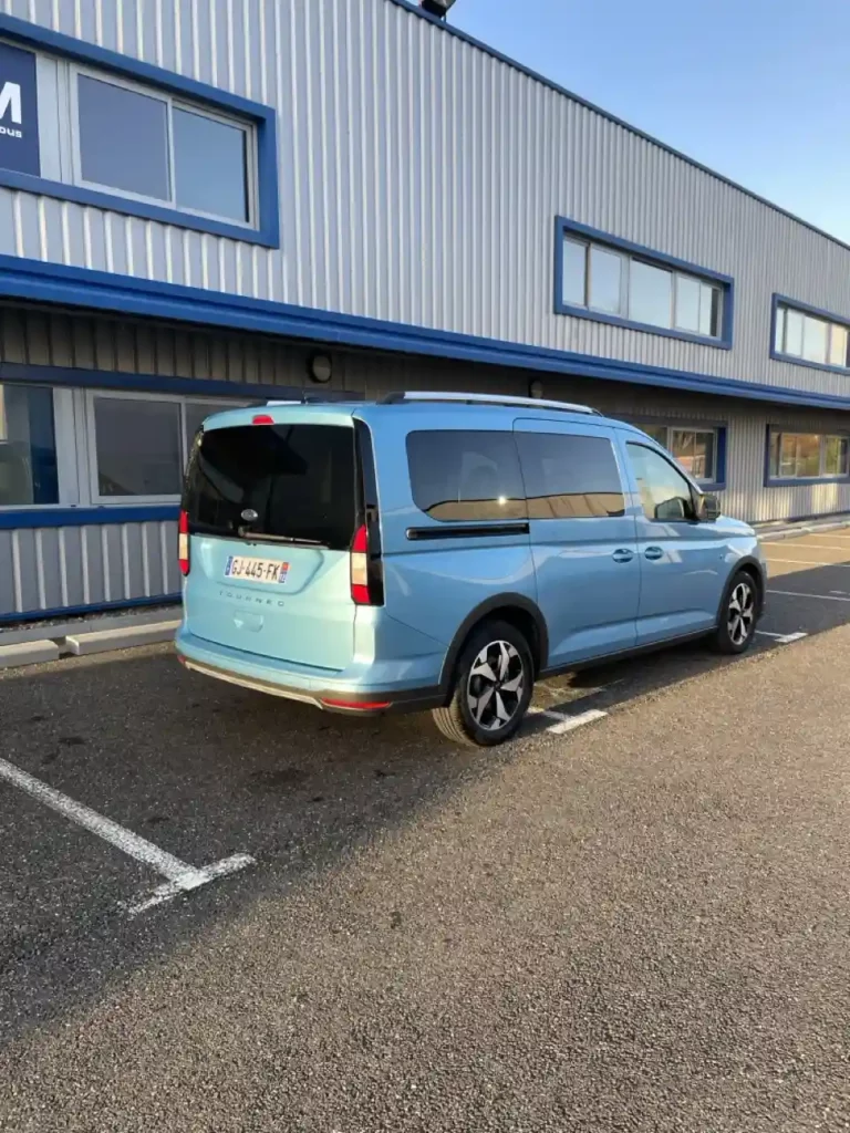 VBM : FORD Tourneo Connect TPMR 5+1 Kit API XL vue de 3/4 arrière droit