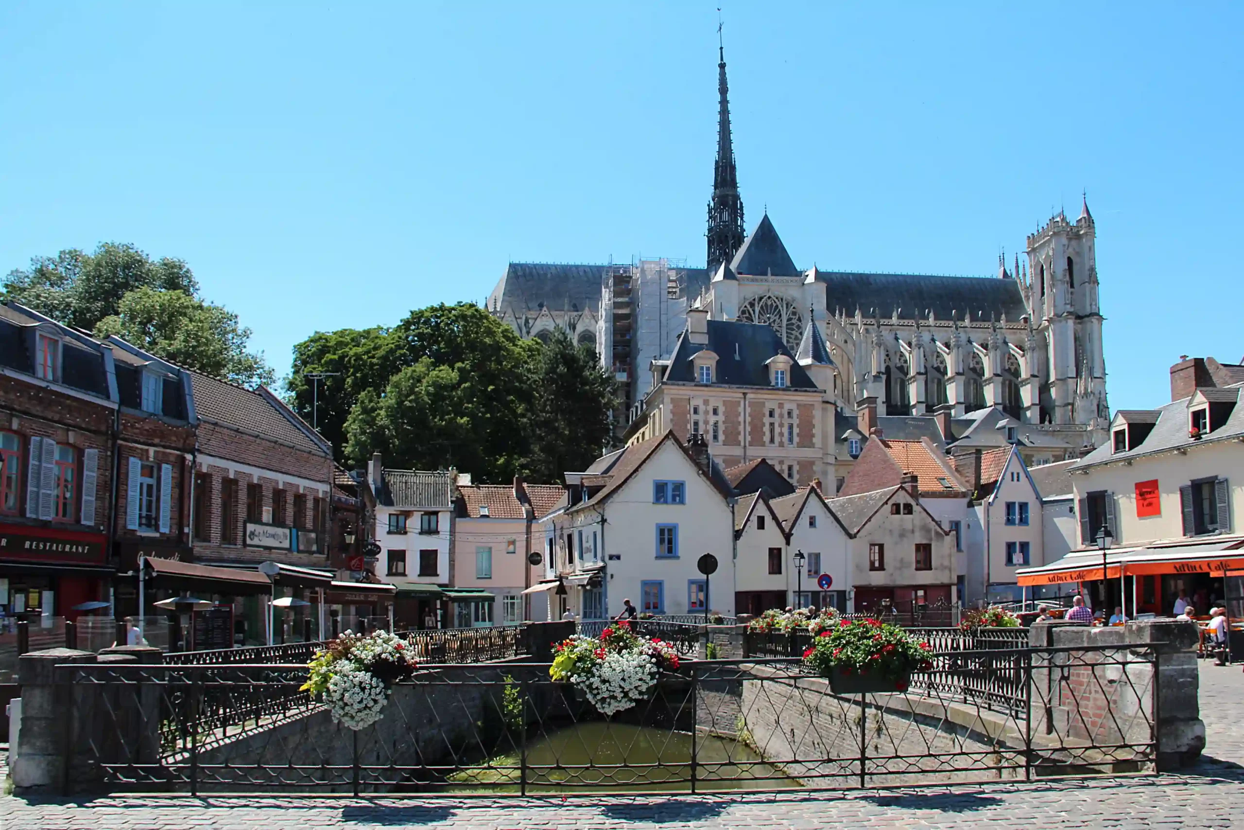 Amiens quartier Saint-Leu vue sur la cathédrale Notre-Dame d'Amiens