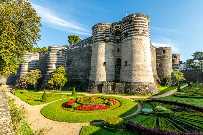 Vue du sol sur les rempars du Château d'Angers