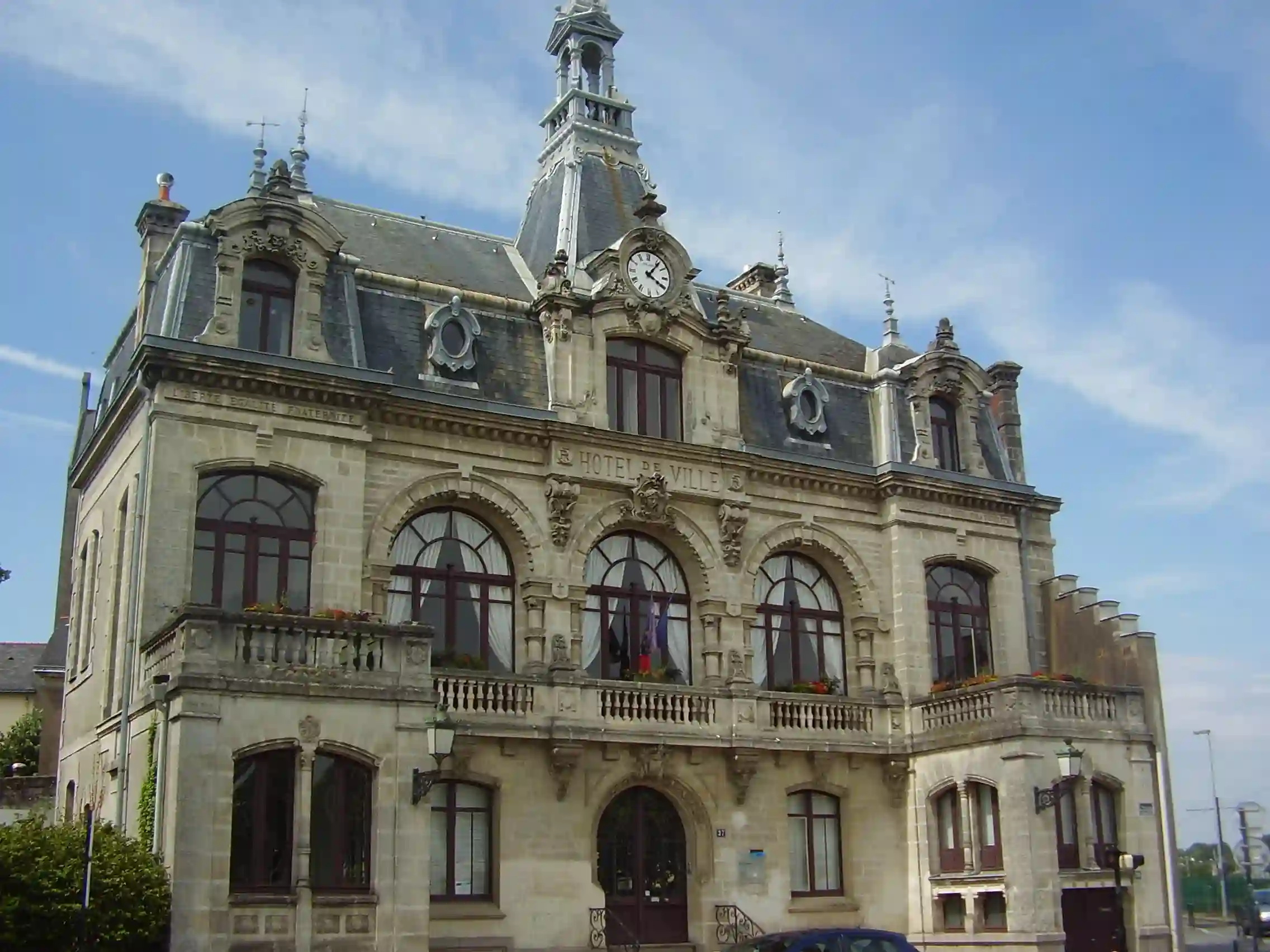 Façade de la Mairie de Doulon à Nantes