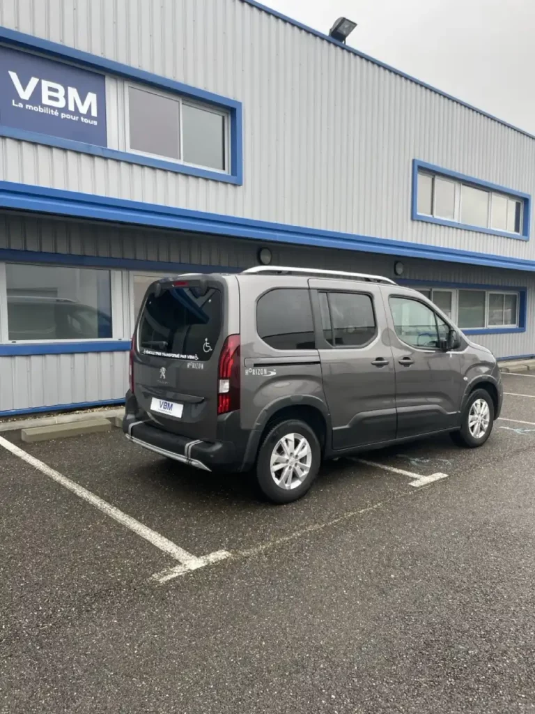 VBM : PEUGEOT RIFETER Allied Boite Manuelle TPMR Handicapé vue 3:4 arrière droit