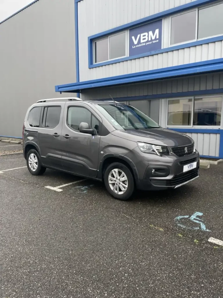 VBM : PEUGEOT RIFETER Allied Boite Manuelle TPMR Handicapé vue 3:4 avant gauche