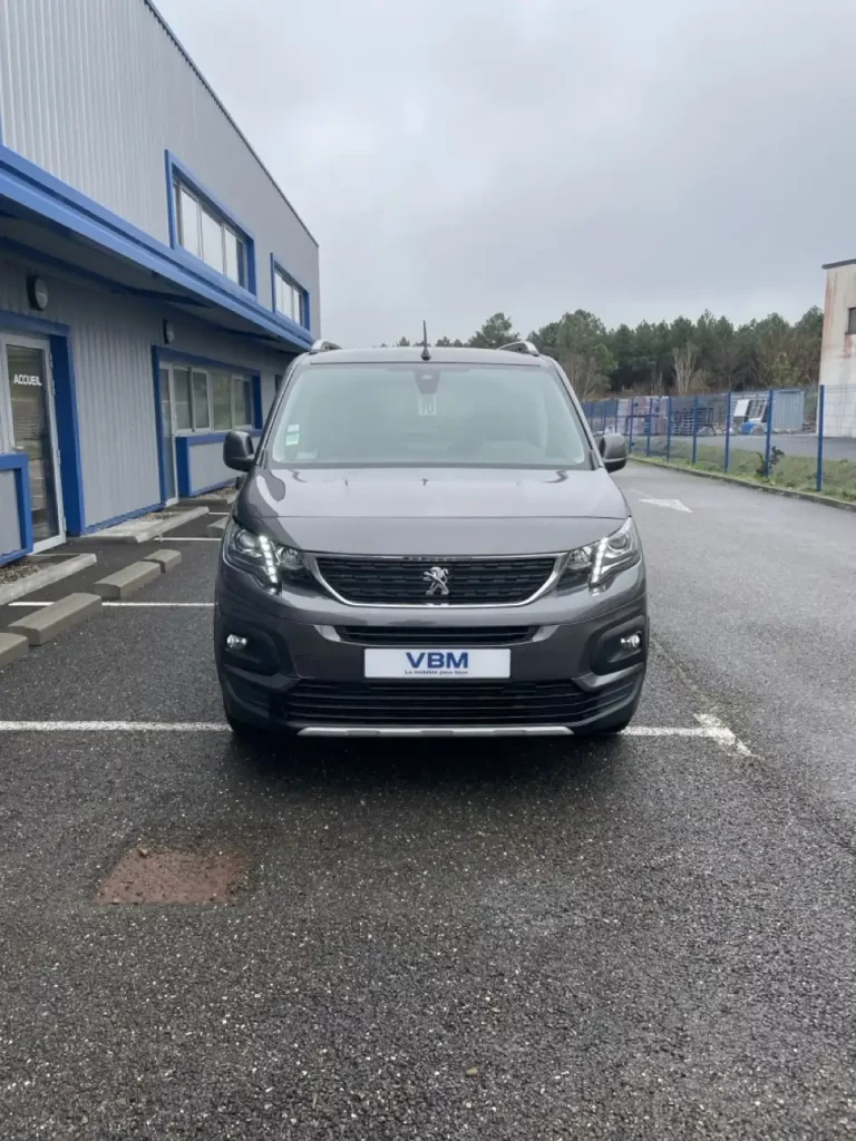 VBM : PEUGEOT RIFETER Allied Boite Manuelle TPMR Handicapé vue face avant