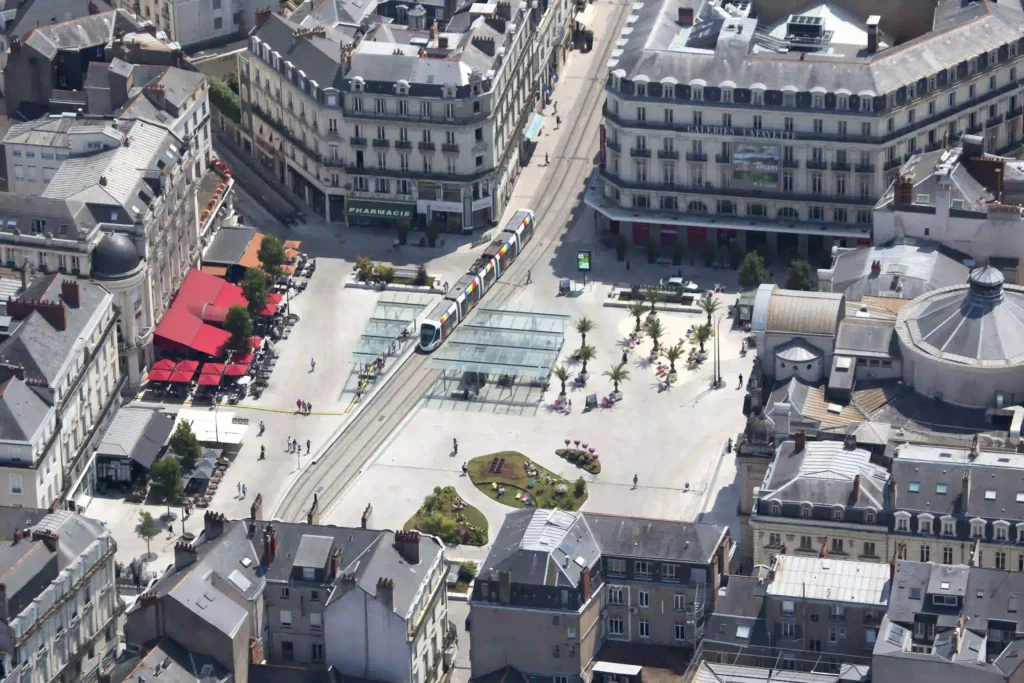 Centre ville d'Angers vue du ciel sur la place