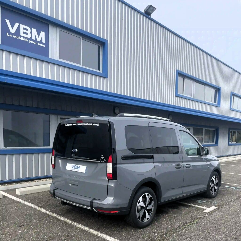 VBM : FORD Tourneo Connect Active TPMR vue arrière droite