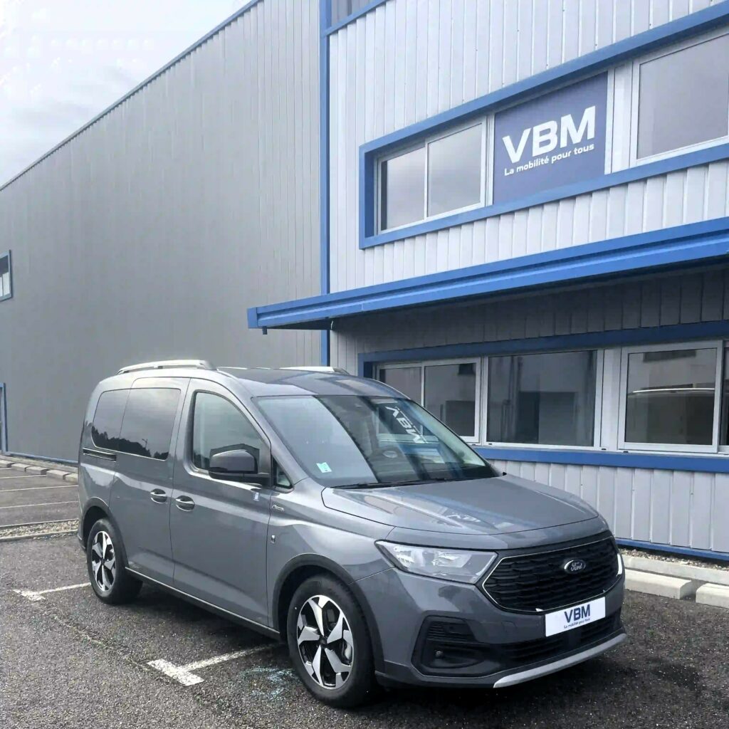 VBM : FORD Tourneo Connect Active TPMR vue avant droite