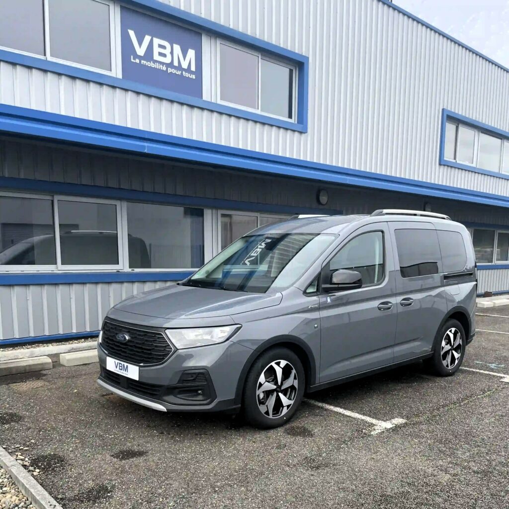 VBM : FORD Tourneo Connect Active TPMR vue avant gauche