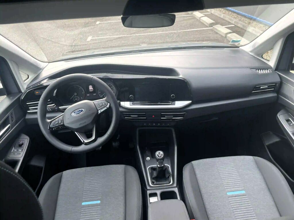 VBM : FORD Tourneo Connect Active TPMR vue intérieur à l'avant