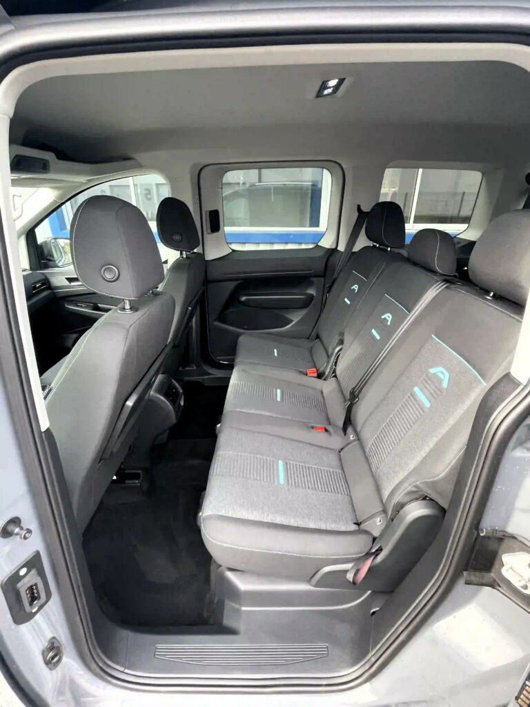 VBM : FORD Tourneo Connect Active TPMR vue sur la banquette arrière