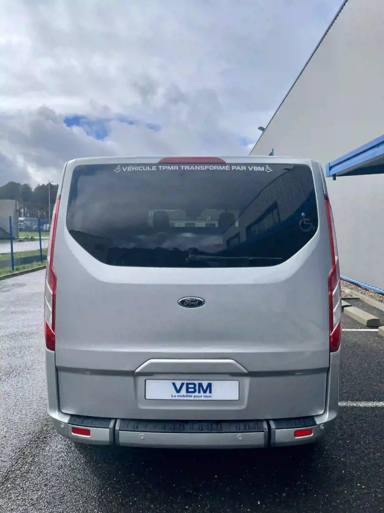 VBM : FORD Tourneo Custom TPMR 5+2 L2H1 vue de derrière