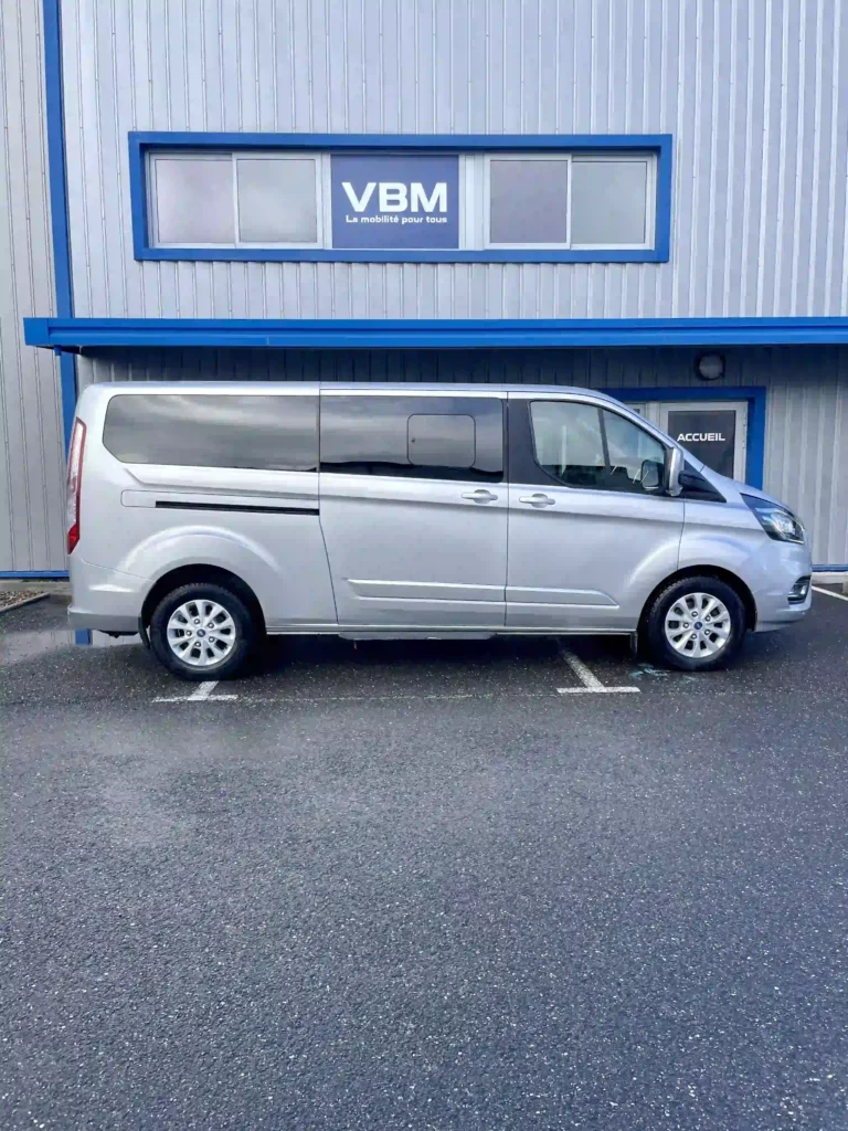 VBM : FORD Tourneo Custom TPMR 5+2 L2H1 vue de droite