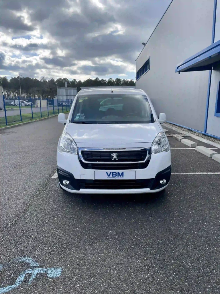 VBM : PEUGEOT Partner TPMR 3+1 vue de devant