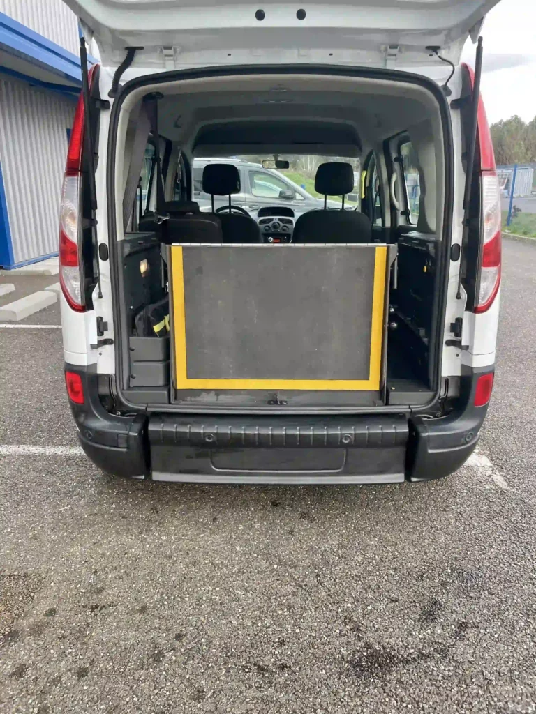 RENAULT Kangoo TPMR 3+1 coffre ouvert rampe fermée