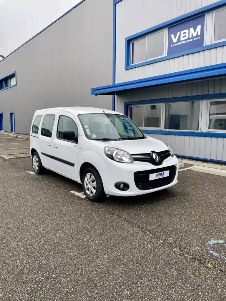 VBM : RENAULT Kangoo TPMR 4+1 vue avant droite