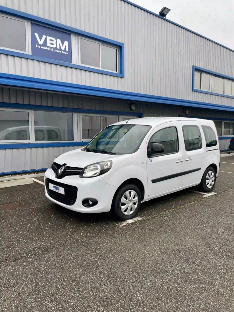 VBM : RENAULT Kangoo TPMR 4+1 vue avant gauche