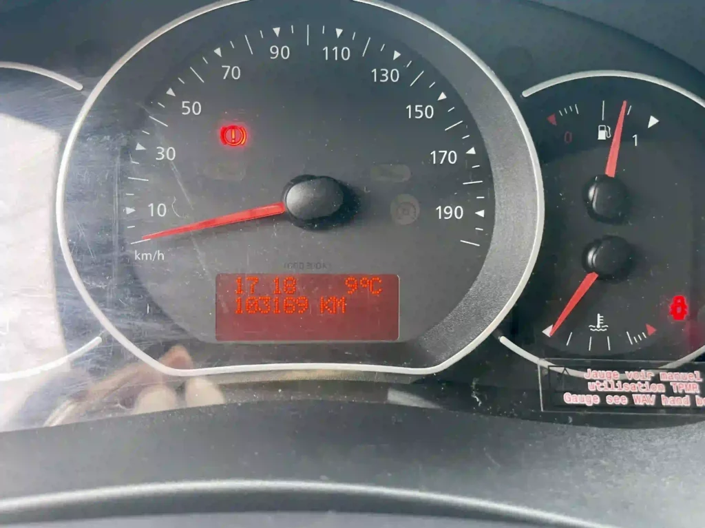 VBM : RENAULT Kangoo TPMR 4+1 vue sur le compteur 103200 kms