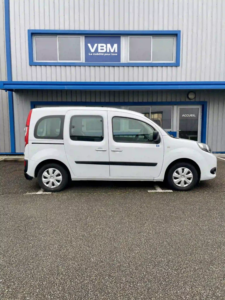 VBM : RENAULT Kangoo TPMR 4+1 vue du côté droit