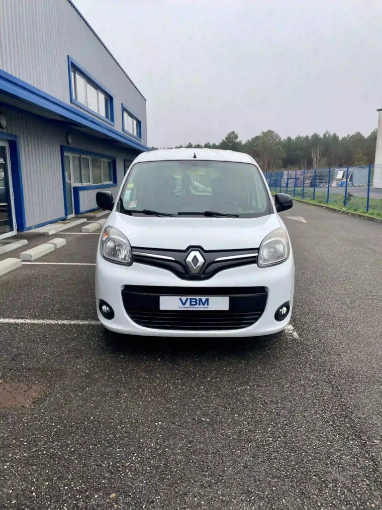 VBM : RENAULT Kangoo TPMR 4+1 vue de devant