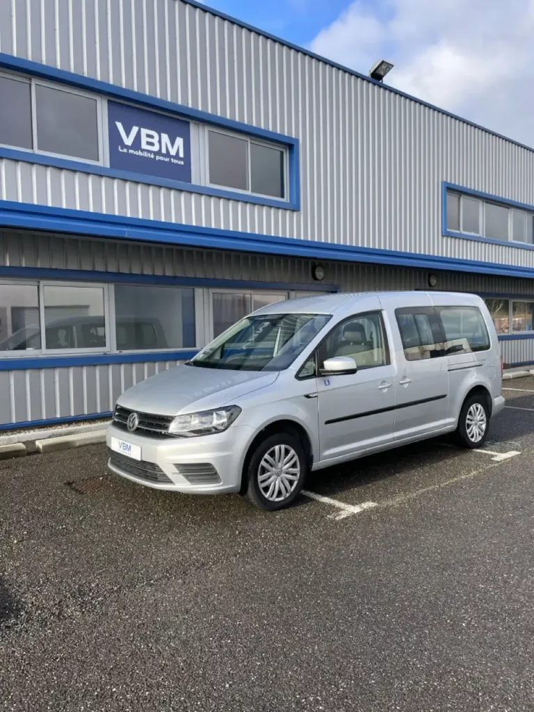 VBM : VOLKSWAGEN Caddy Maxi TPMR vue 3/4 avant gauche