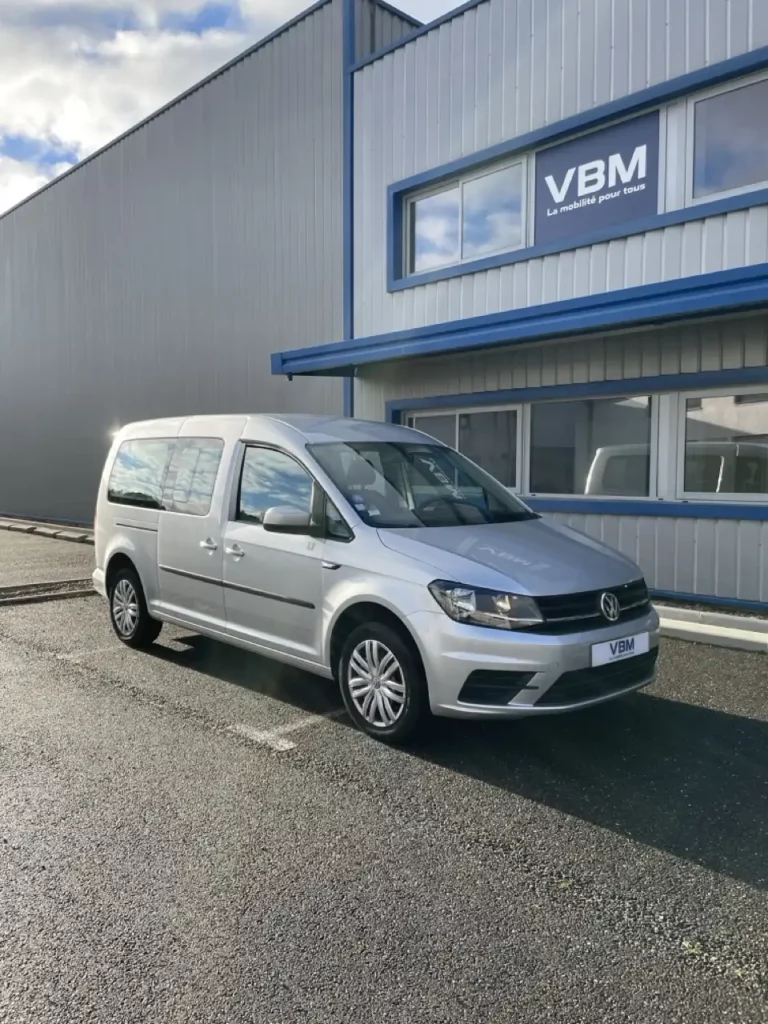 VBM : VOLKSWAGEN Caddy Maxi TPMR vue 3/4 avant droit