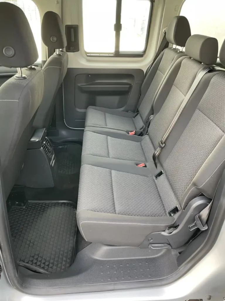 VBM : VOLKSWAGEN Caddy Maxi TPMR vue intérieur de la banquette en rang 2