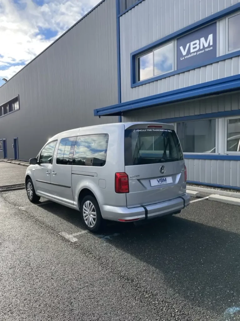 VBM : VOLKSWAGEN Caddy Maxi TPMR vue de 3/4 arrière gauche