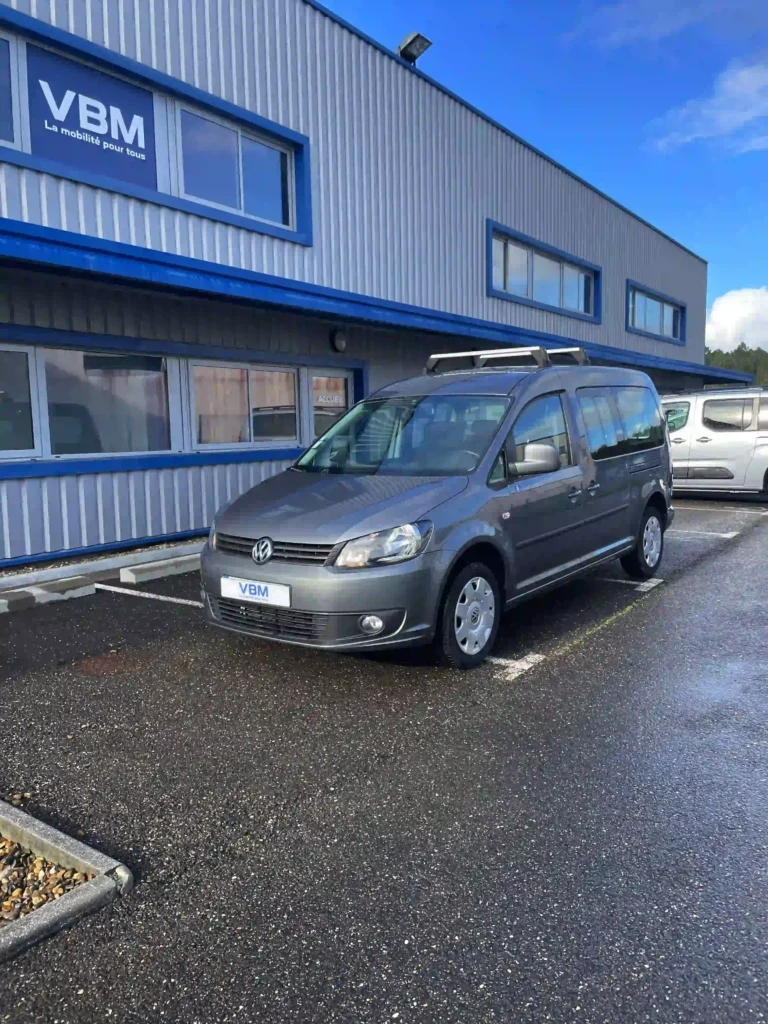 VBM : VOLKSWAGEN Caddy Maxi TPMR 5 + 1 DSG6 avant gauche