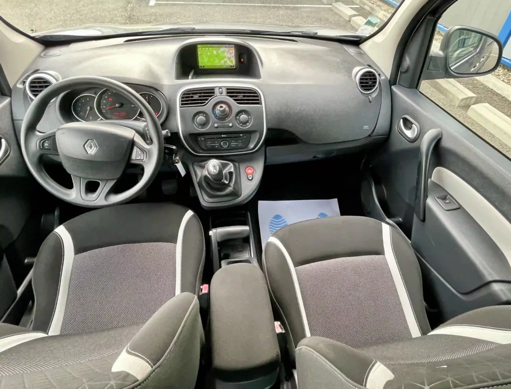 VBM : Renault Kangoo TPMR 3+1 vue intérieur avant