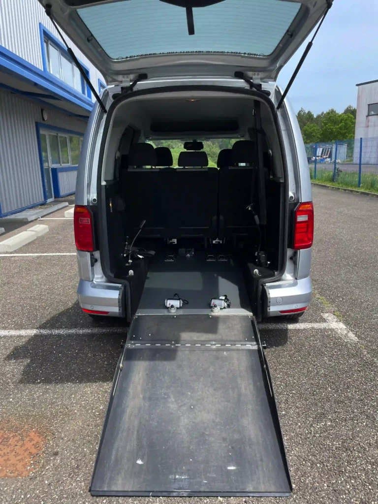 VBM : VW CADDY IV TPMR TRIPOD 3 + 1 arrière coffre ouvert rampe ouverte