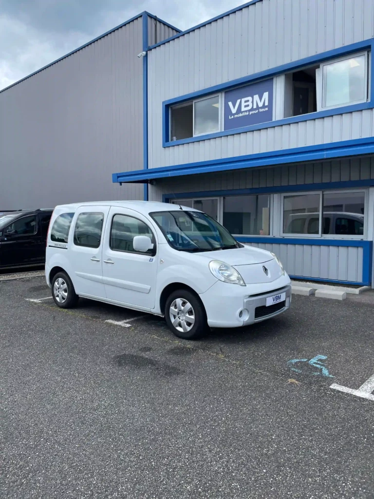 VBM : RENAULT Kangoo TPMR 3 + 1 blanc 2011 Pepite avant droit